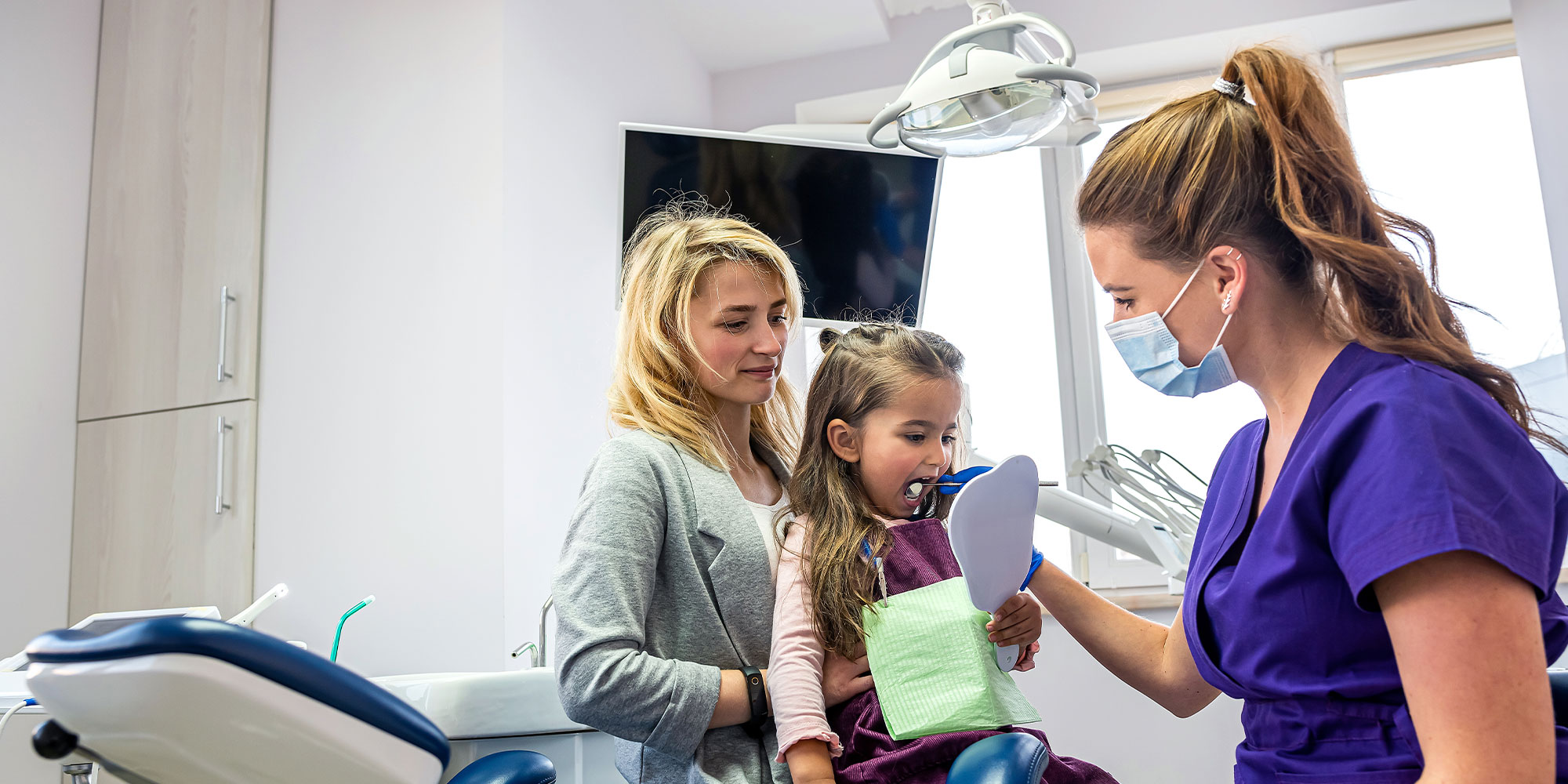 pediatric dentist with parent child patient